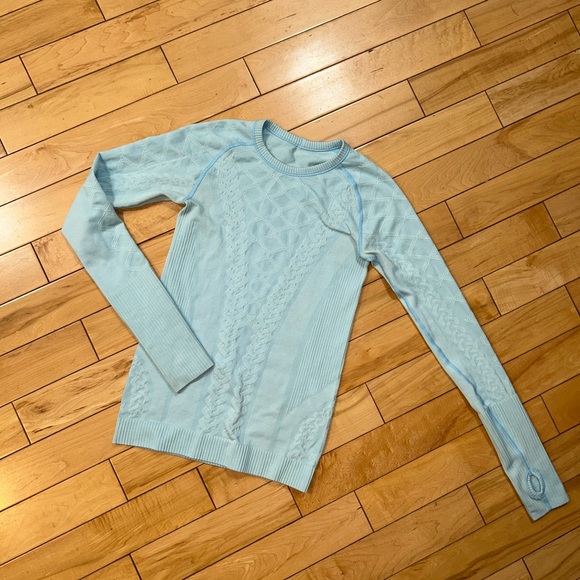 Lululemon long sleeve 2/4 - Picture 6 of 6